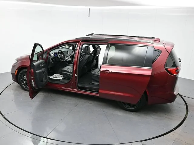 Used 2021 Velvet Red Pearlc Chrysler Hybrid Limited image 41
