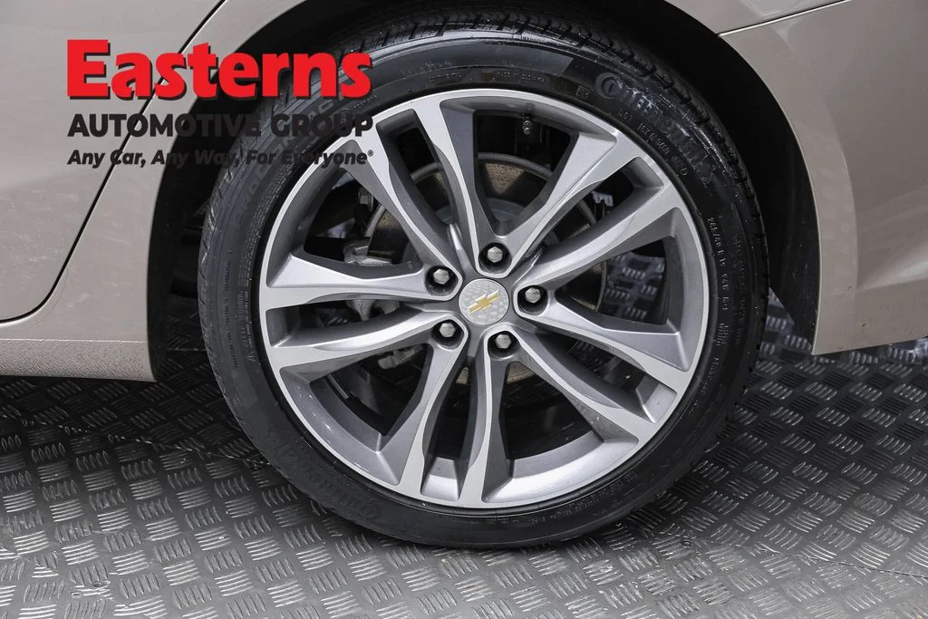 Used 2024 Gray Chevrolet LT image 8