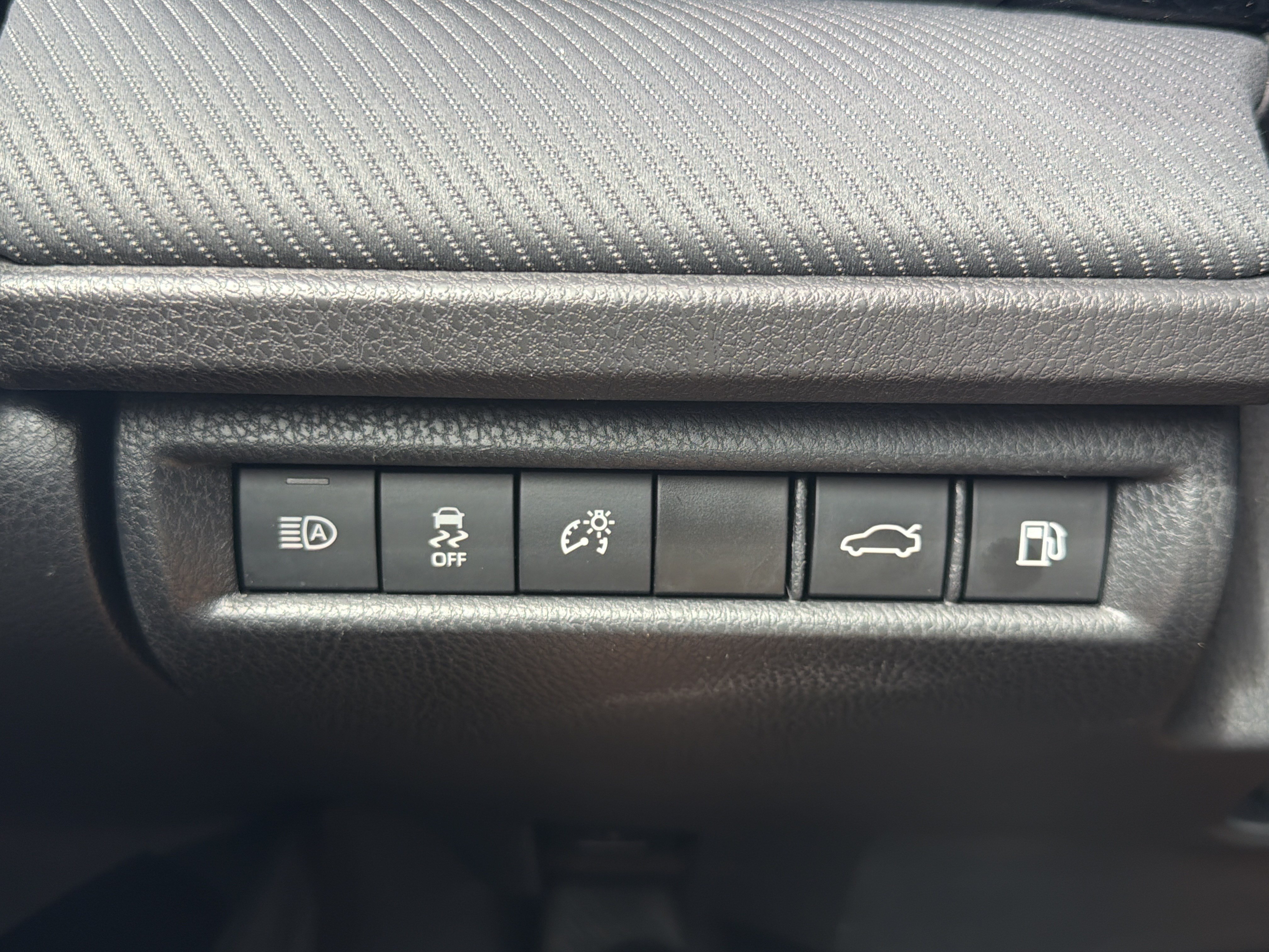 Certified Used 2025 Heavy Metal Toyota SE image 12