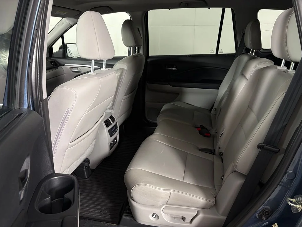 Used 2016  Honda EX-L image 37