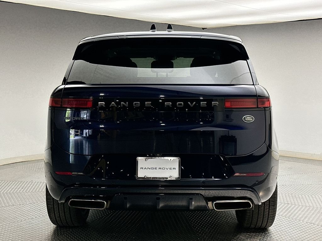 Used 2023  Land Rover SE Dynamic image 12