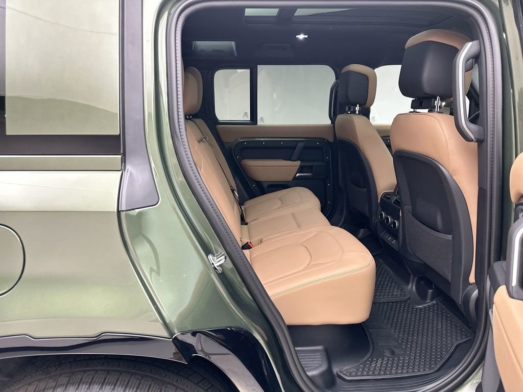 New 2026 Woolstone Green Land Rover X-Dynamic SE image 7