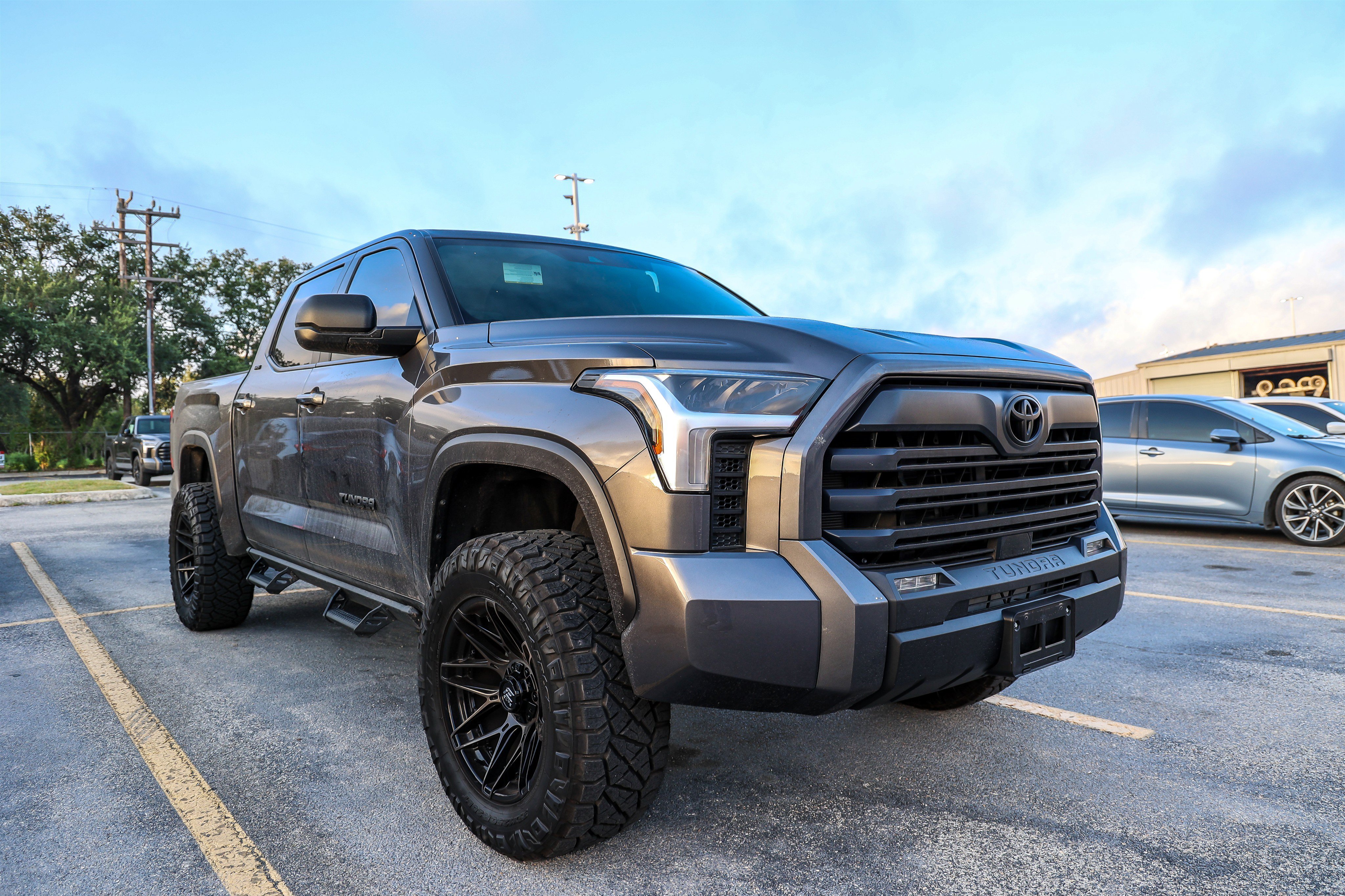Used 2025 MAGNETIC GRAY MET Toyota SR5 image 5