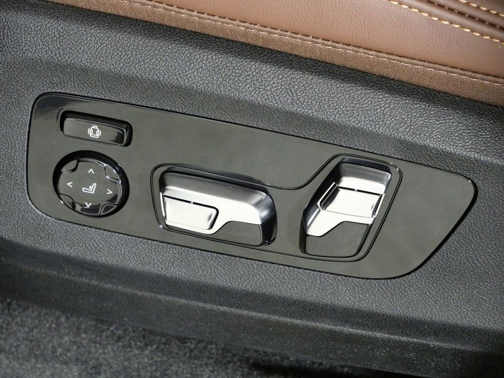 Used 2026 Skyscraper Grey Metallic BMW xDrive40i image 40