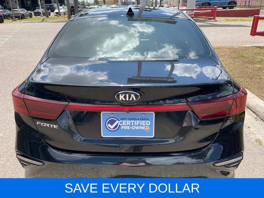 Used 2021 Black Kia LXS image 5