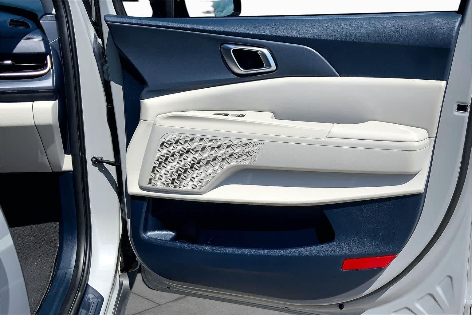 Used 2025 Ceramic Silver Kia EX image 22