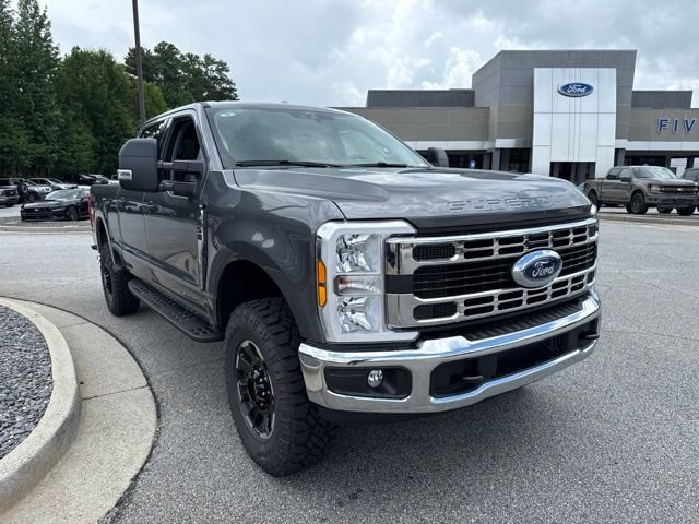 New 2026 Carbonized Gray Metallic Ford XLT image 3