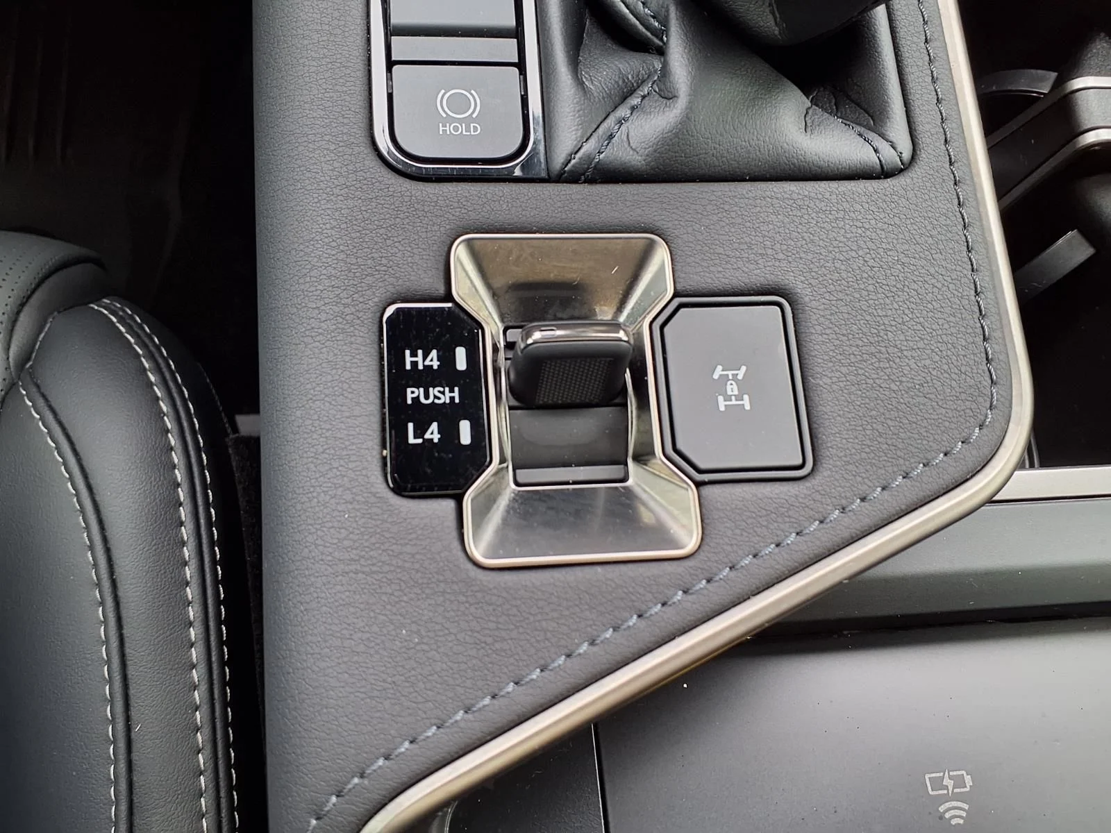 Used 2025 Silver Lexus 550 Luxury+ image 17