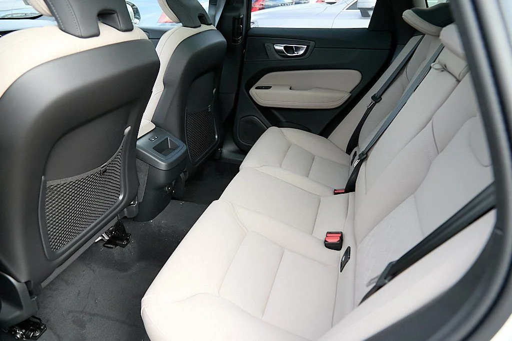New 2026 Crystal White Volvo Plus image 21