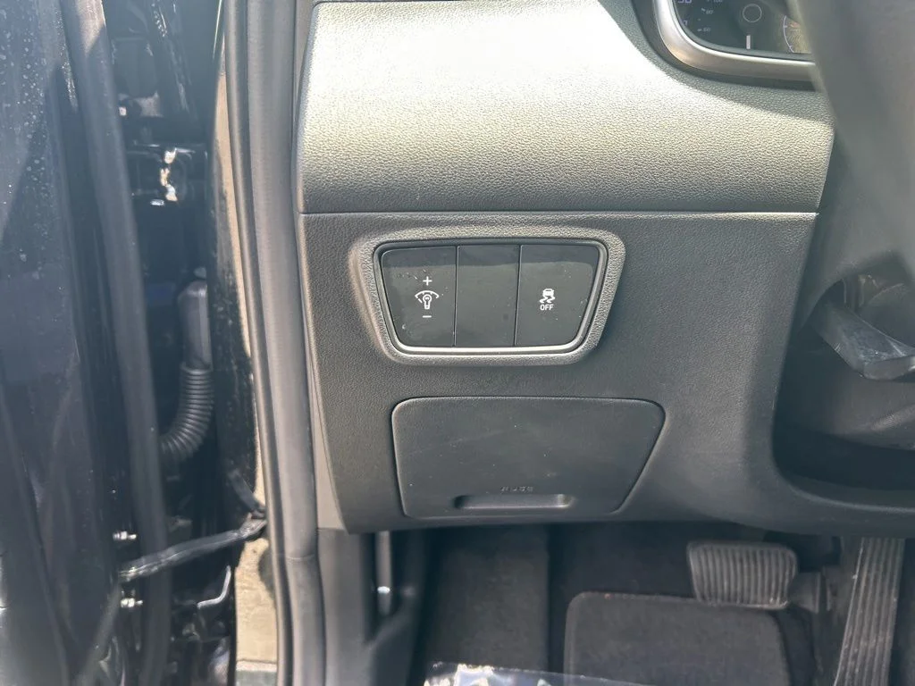 Used 2022 Black Hyundai SEL image 23