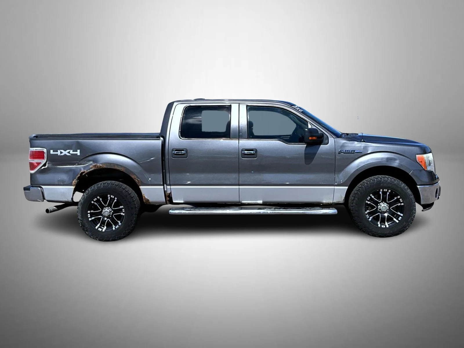 Used 2010 Gray Ford XL image 4