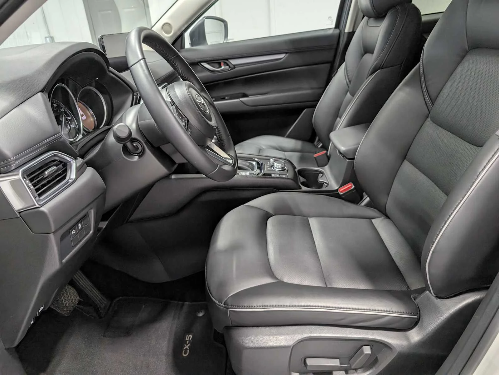 Certified Used 2025 Rhodium White Metallic Mazda 2.5 S Select Package image 4