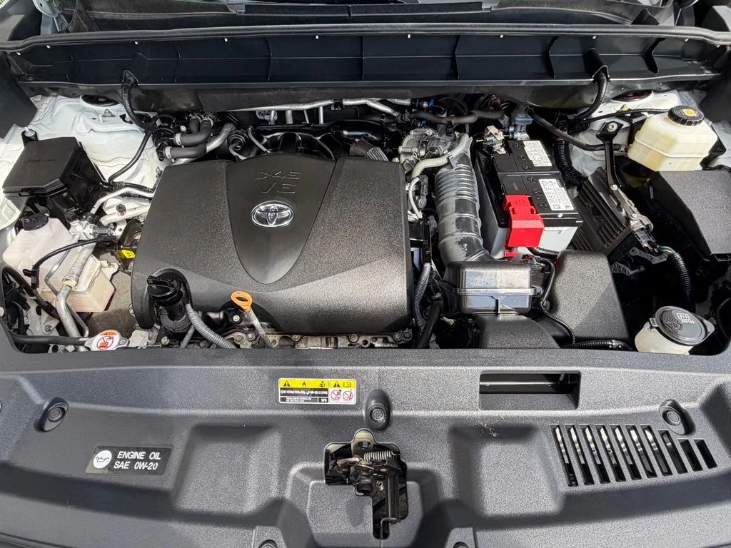 Used 2021 White Toyota XLE image 7