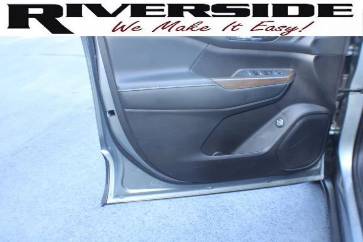 Certified Used 2023 Sterling Metallic GMC SLE image 6