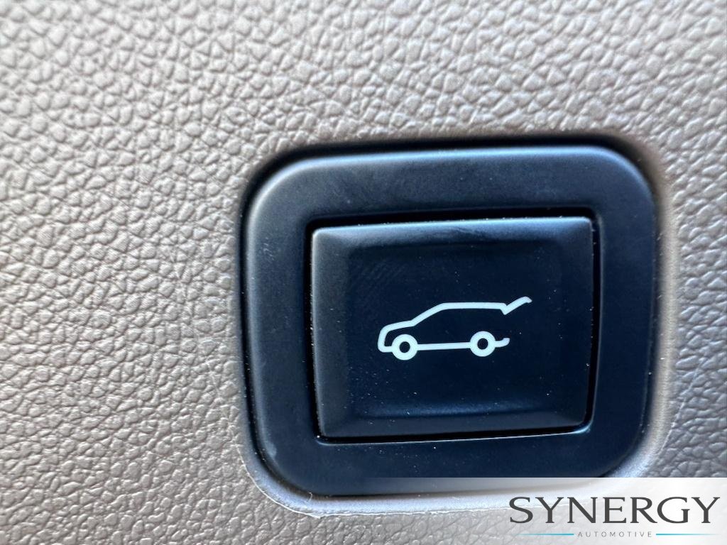 Used 2021 White Frost Tricoat GMC Denali image 8
