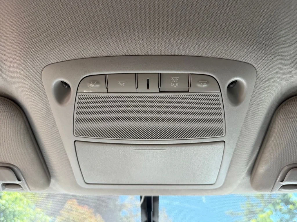Used 2015 Silver Nissan SL image 27
