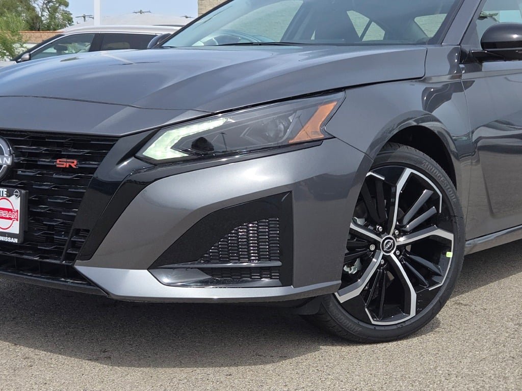 New 2026 Gray Nissan 2.5 SR image 3