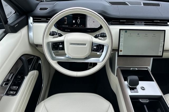 New 2026 Santorini Black LAND ROVER SE LWB 7-Seats / V8 image 13