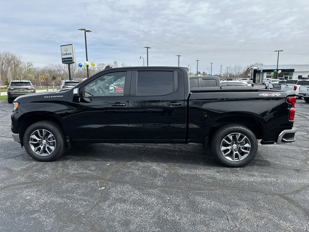 Used 2025 Black Chevrolet LT image 5