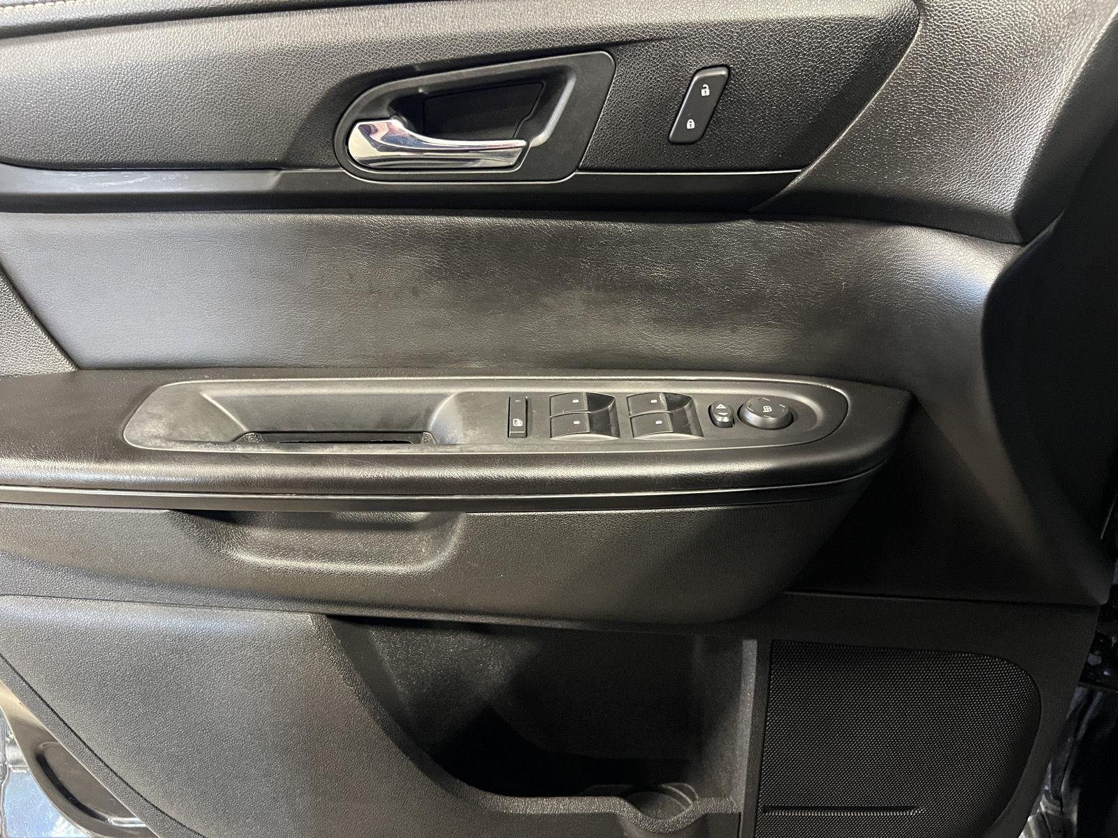 Used 2014 Black Granite Metallic Chevrolet LT image 13