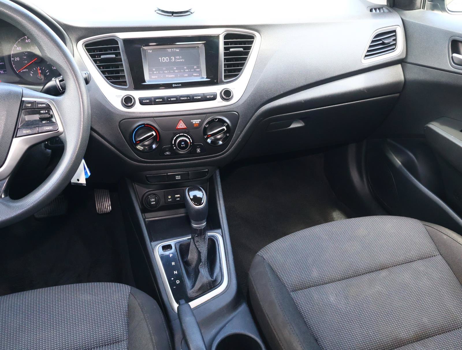 Used 2022 Absolute Black Hyundai SE image 10