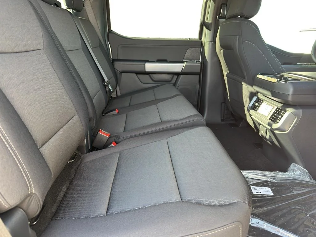 New 2026 Iconic Silver Metallic Ford XLT image 4