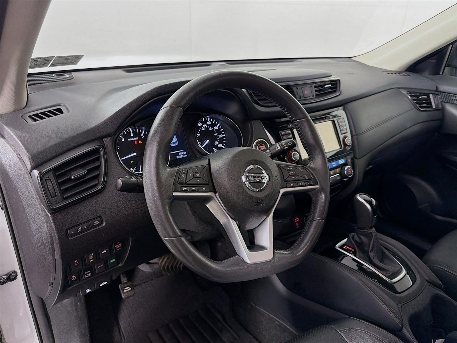 Used 2017 Brilliant Silver Nissan SL image 16