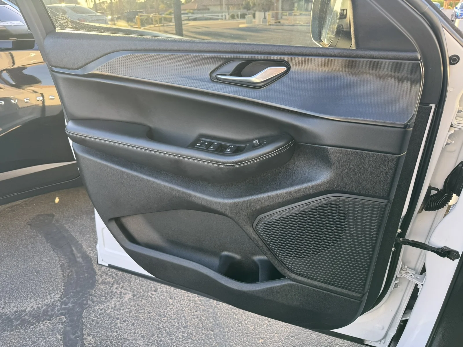 Used 2024  Jeep Laredo image 21