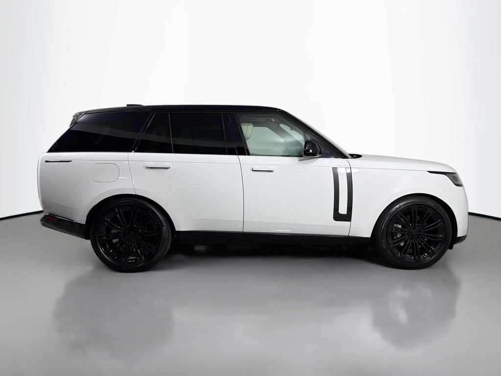 New 2026 Fuji White Land Rover SE image 4