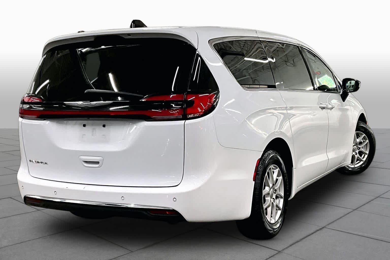 Used 2024 Bright White Clearcoat Chrysler Touring L image 13