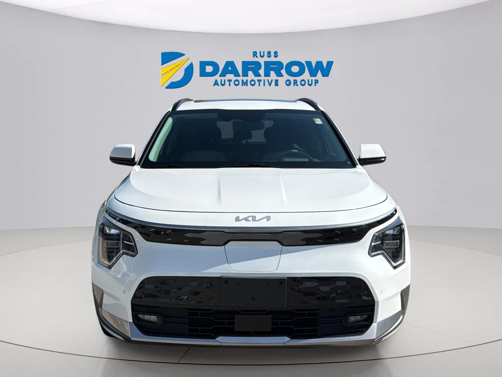 Used 2023 Snow White Pearl Kia Wave image 8