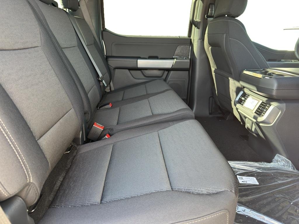 New 2026 Iconic Silver Metallic Ford XLT image 4