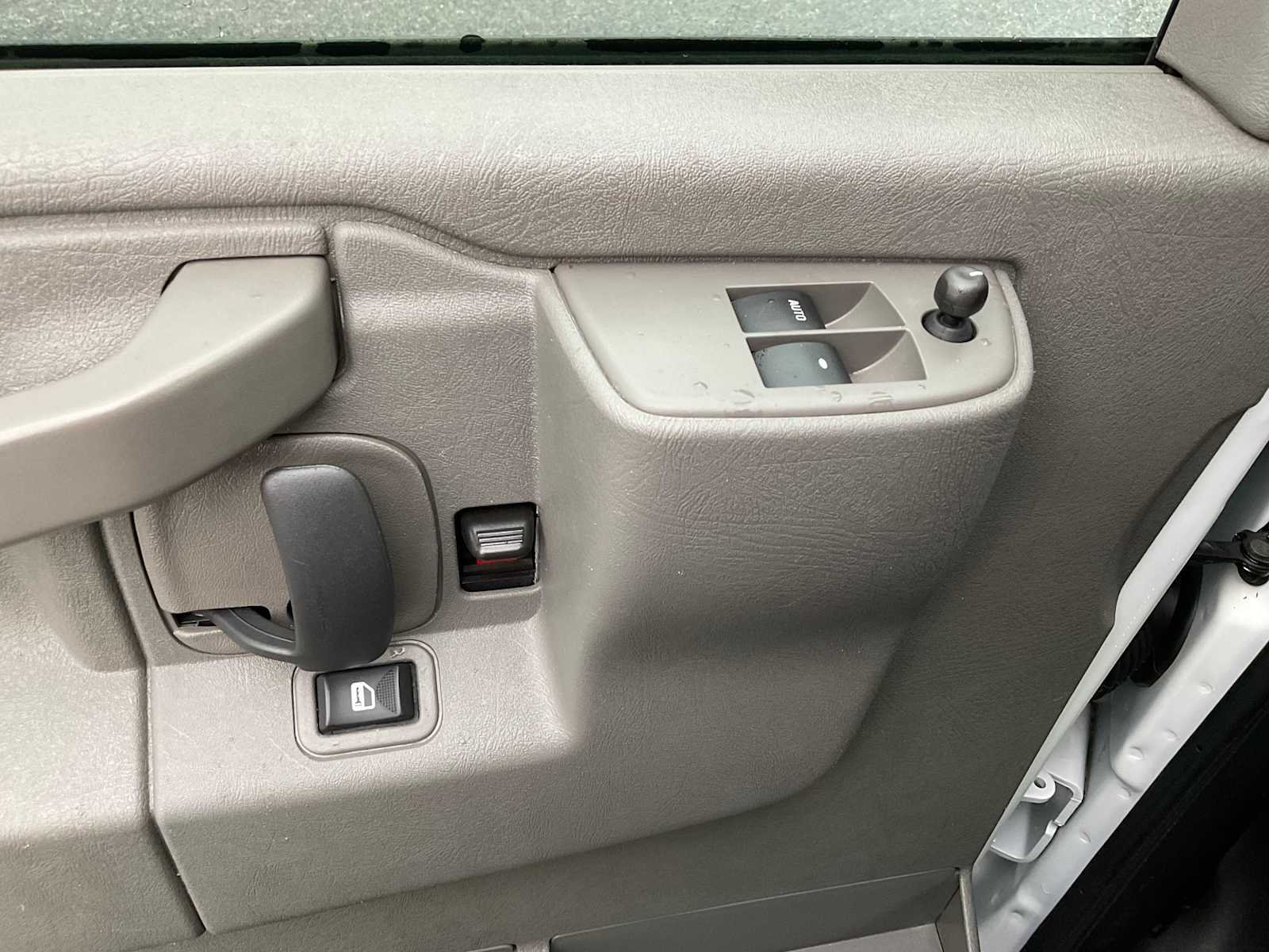 Used 2025 Summit White Chevrolet  image 13