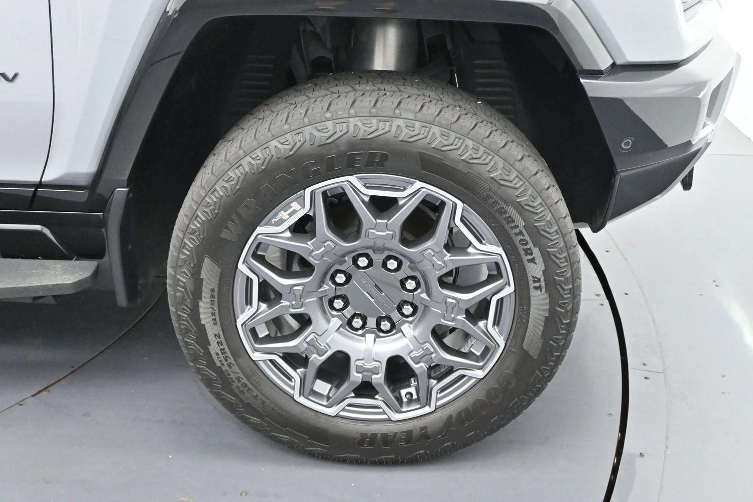 Used 2024 Meteorite Metallic (Grey) GMC 3X image 39