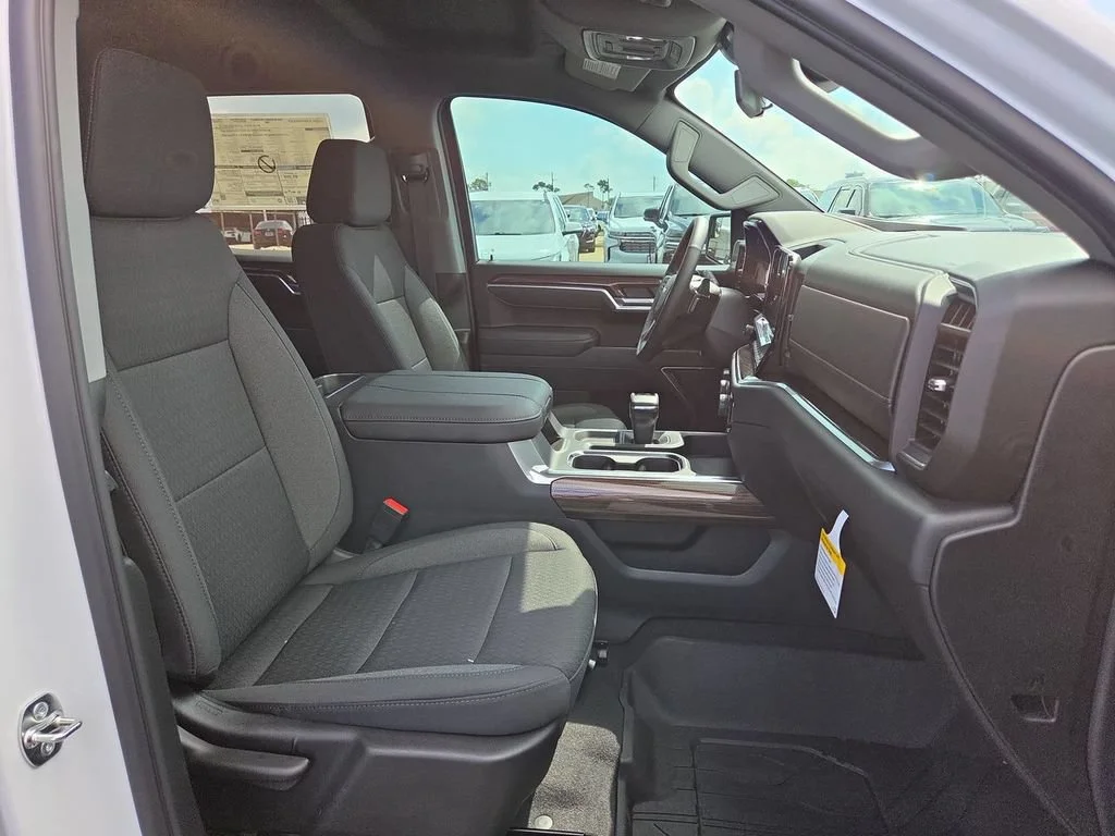 New 2026 Summit White Chevrolet LT image 19