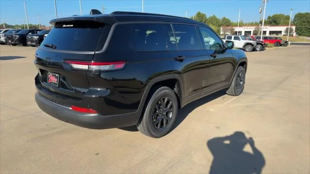 New 2027 High-Gloss Black Paint Jeep Laredo Altitude image 9