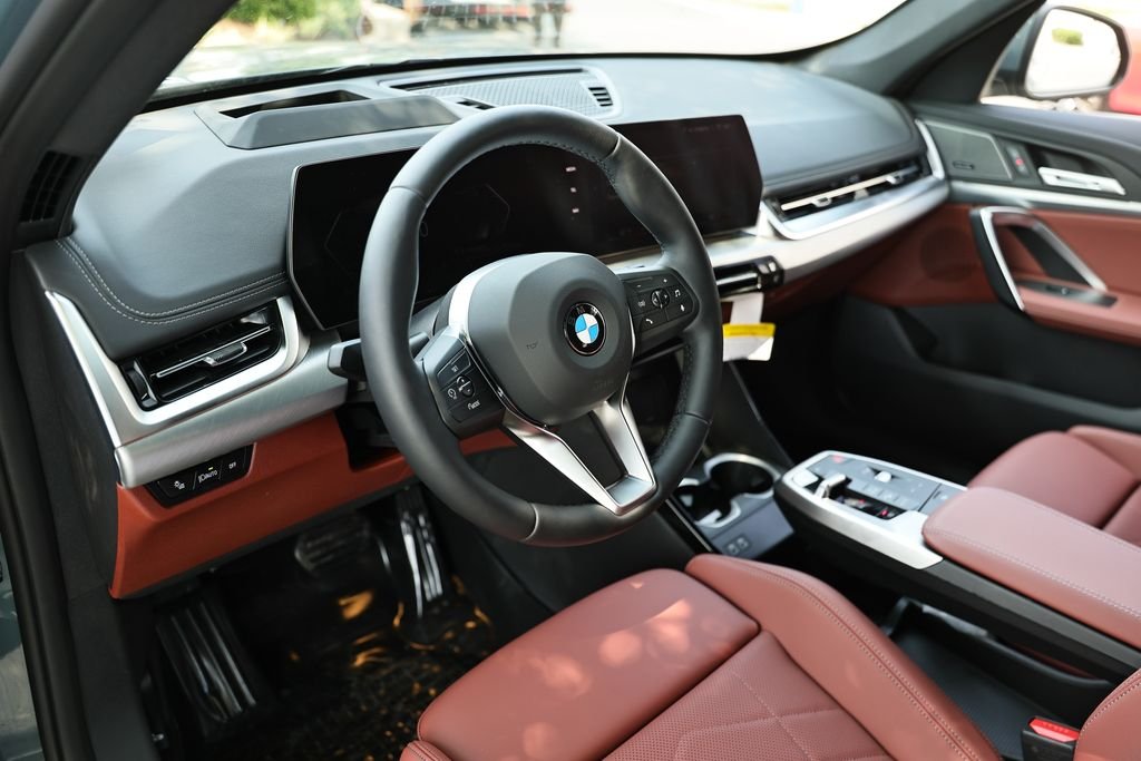 New 2026 Cape York Green Metallic BMW xDrive28i image 21