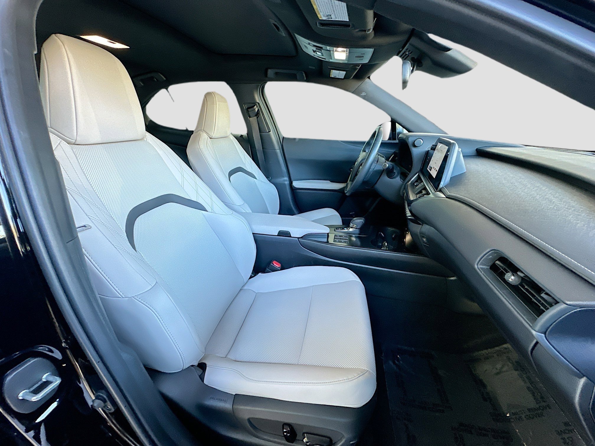 Used 2025 Obsidian Lexus UX 300h F SPORT Design image 17