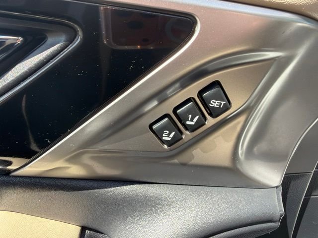 Used 2022 White Subaru Limited image 17