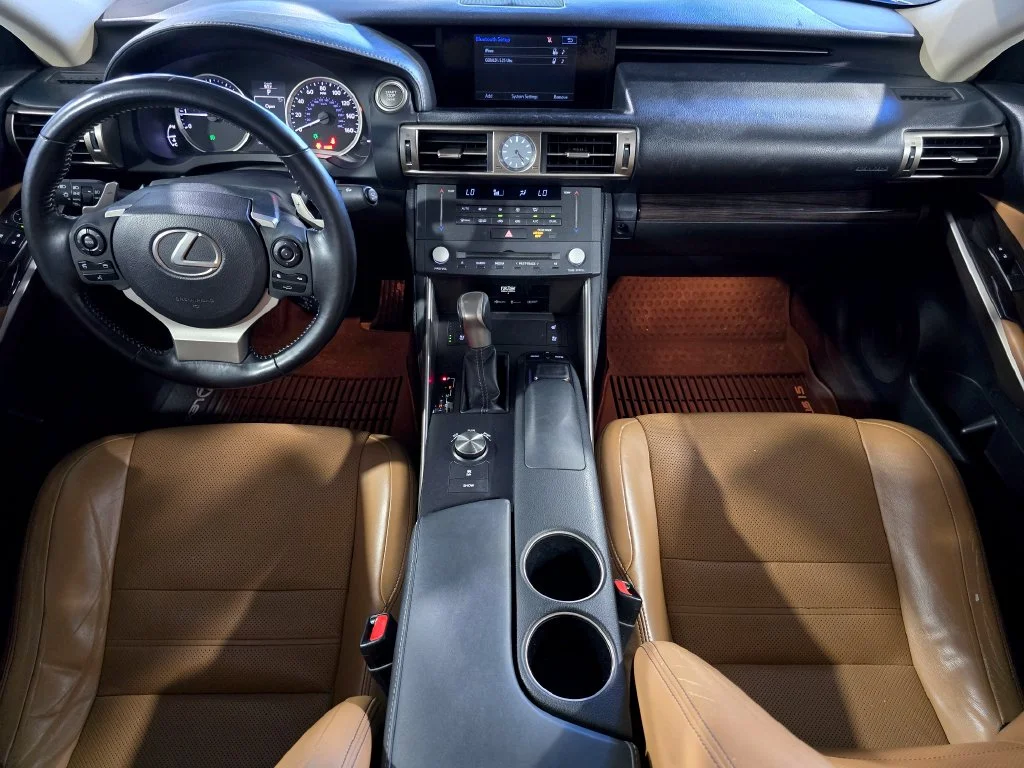 Used 2016 White Lexus 200t image 30