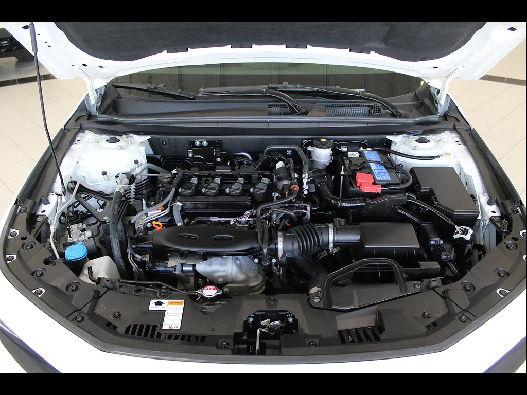 Certified Used 2025 Platinum White Pearl Honda SE image 31