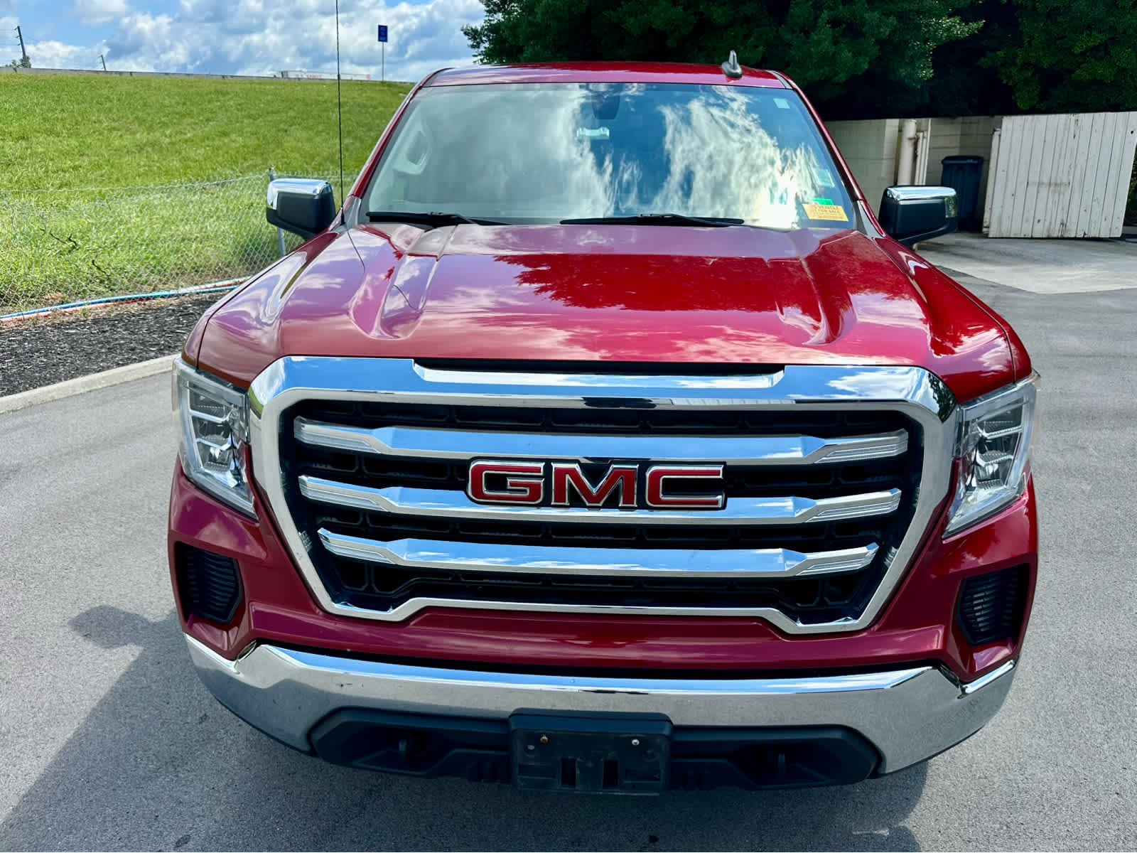 Used 2020 Red Quartz Tintcoat GMC SLE image 2