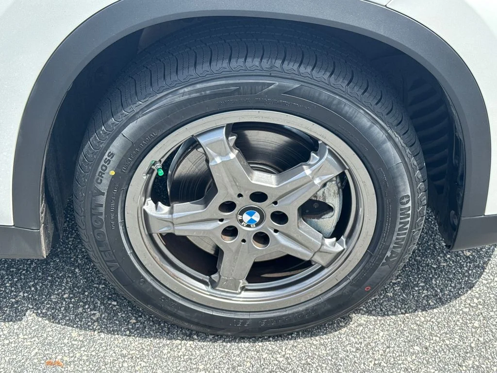 Used 2023 White BMW xDrive28i image 12