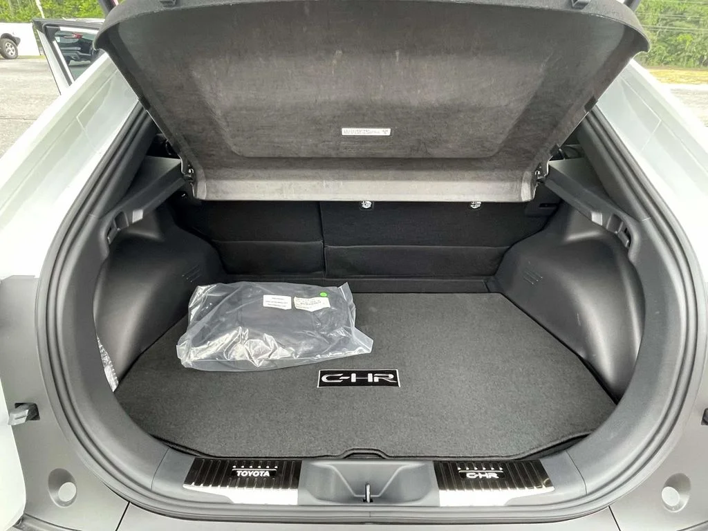 New 2026 Wind Chill Pearl Toyota SE image 7