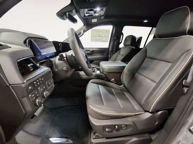 2026 Chevrolet Suburban Premier - Photo 9