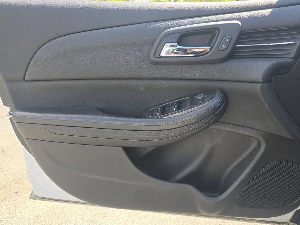 Used 2015 White Chevrolet LT image 21