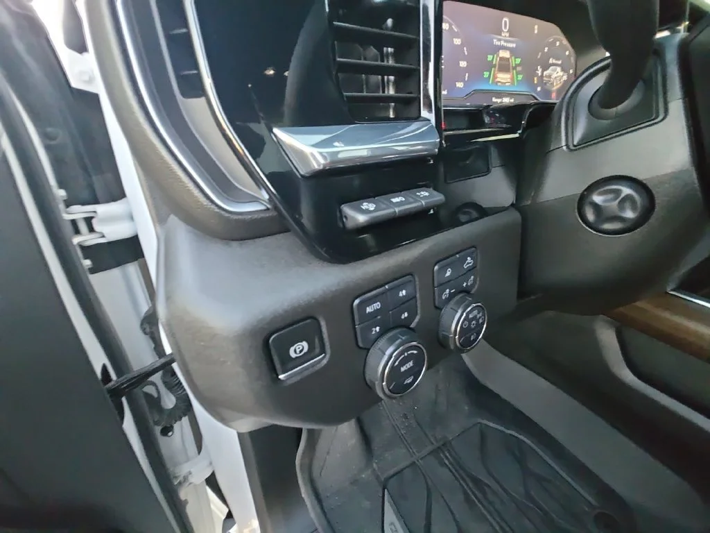 Used 2025 Beige Chevrolet High Country image 32