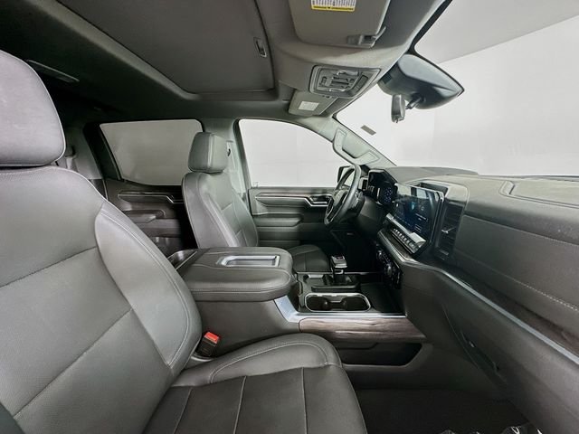 Used 2022 Black Chevrolet LTZ image 27