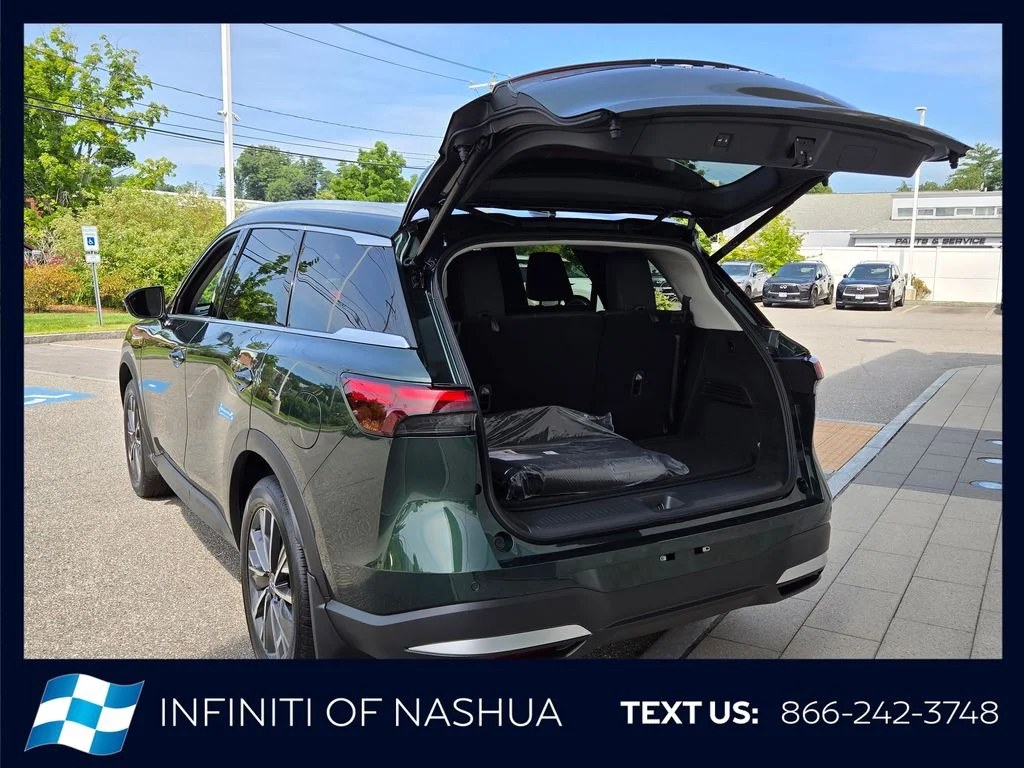 New 2027 DEEP EMERALD INFINITI Luxe AWD image 19