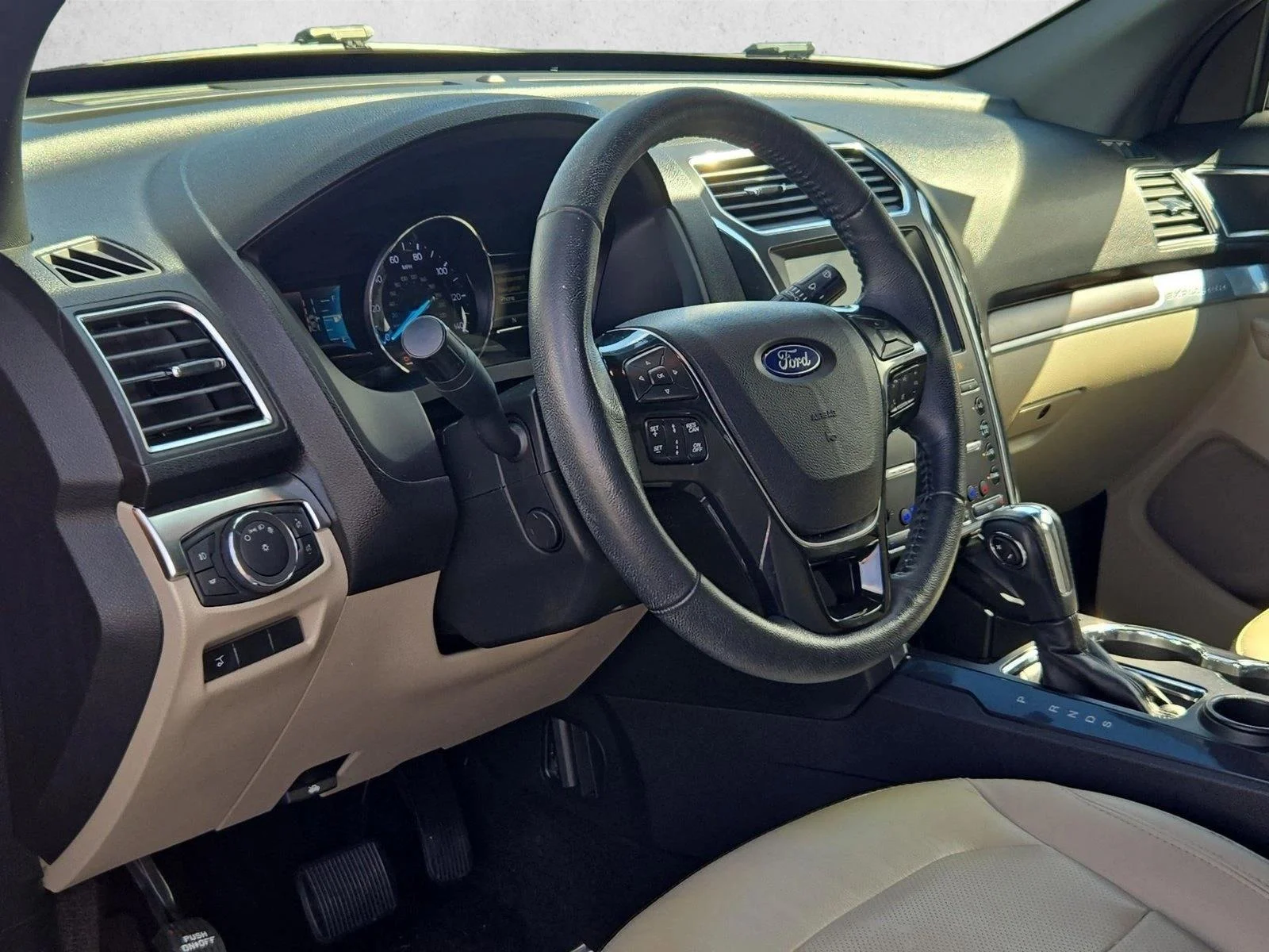 Used 2018 Ruby Red Metallic Tinted Clearcoat Ford Limited image 10